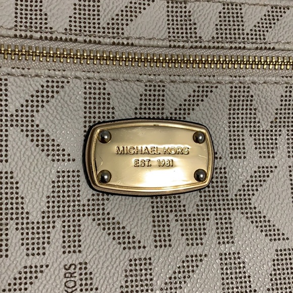Michael Kors Large Logo Wristlet - Picture 3 of 15